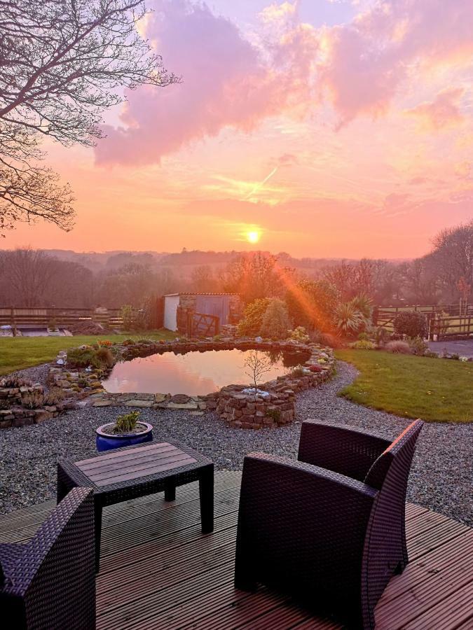 Sunset Hideaway Villa Narberth Exteriör bild